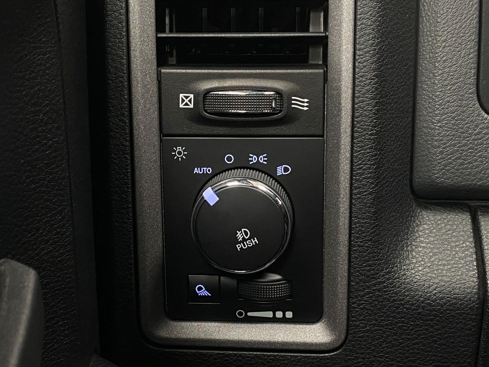 2016 RAM 1500 4WD Quad Cab 140.5 Express