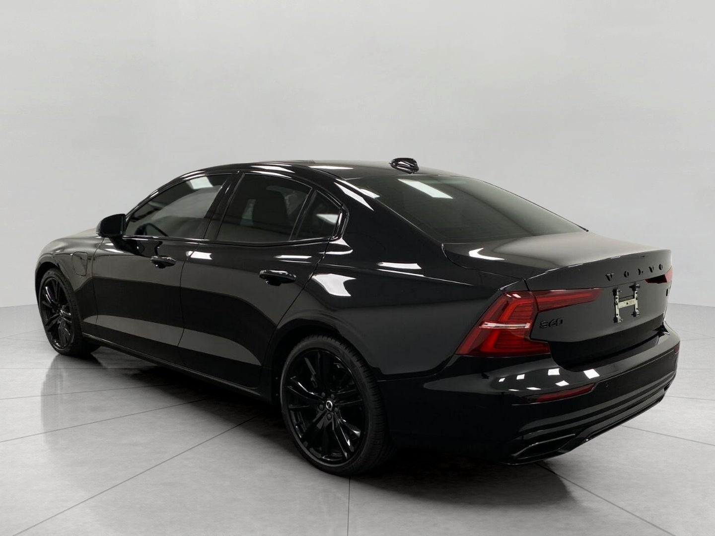 2022 Volvo S60 Recharge Plug-In Hybrid T8 eAWD PHEV Black Edition R-Design Extended Range