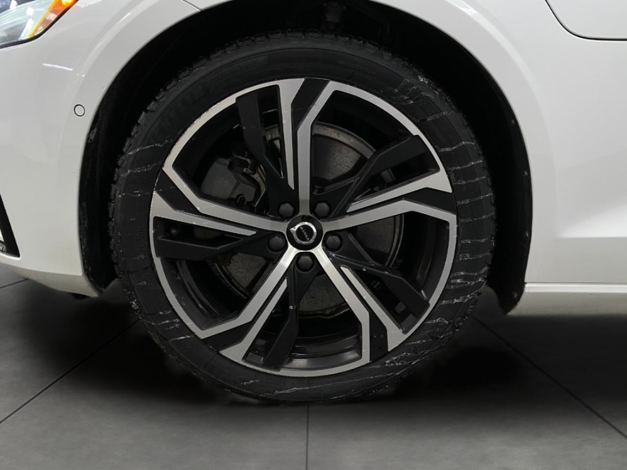 2023 Volvo S60 Recharge Plug-In Hybrid T8 eAWD PHEV Plus Dark Theme