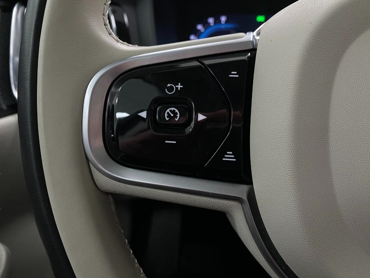 2023 Volvo S60 Recharge Plug-In Hybrid T8 eAWD PHEV Plus Dark Theme