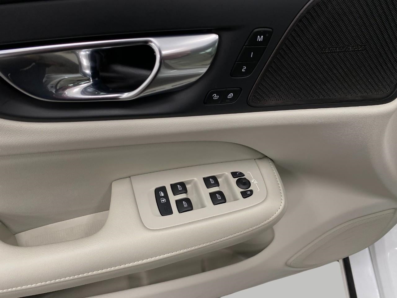 2023 Volvo S60 Recharge Plug-In Hybrid T8 eAWD PHEV Plus Dark Theme