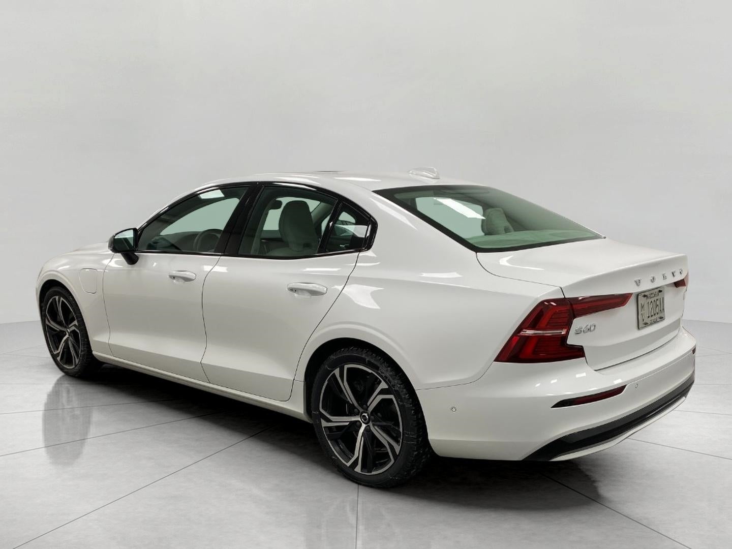 2023 Volvo S60 Recharge Plug-In Hybrid T8 eAWD PHEV Plus Dark Theme