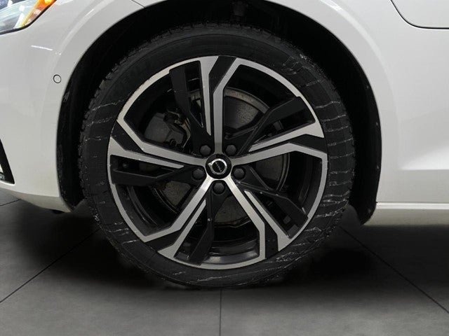 2023 Volvo S60 Recharge Plug-In Hybrid T8 eAWD PHEV Plus Dark Theme