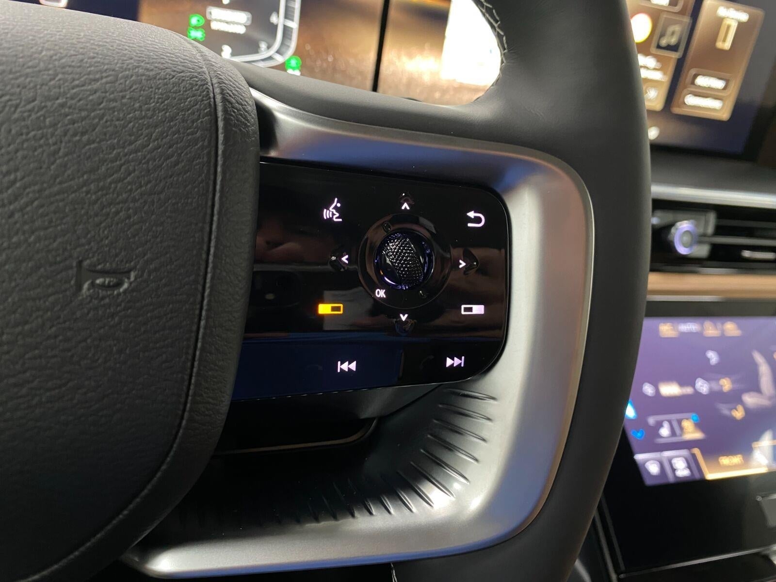 2027 INFINITI QX80 LUXE AWD