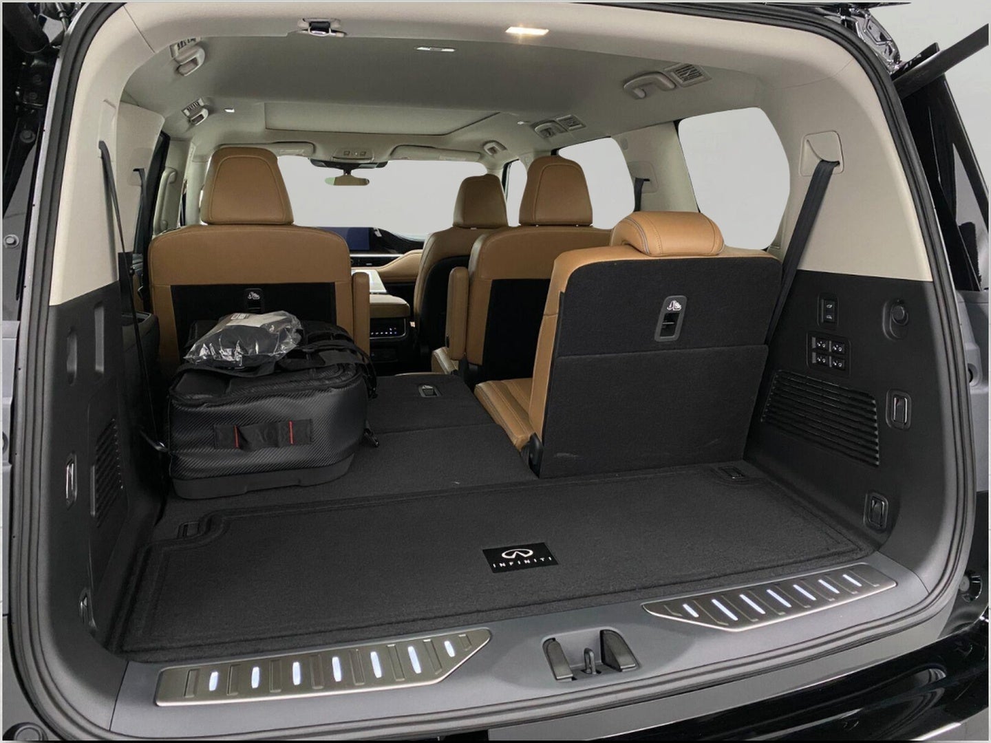 2027 INFINITI QX80 LUXE AWD