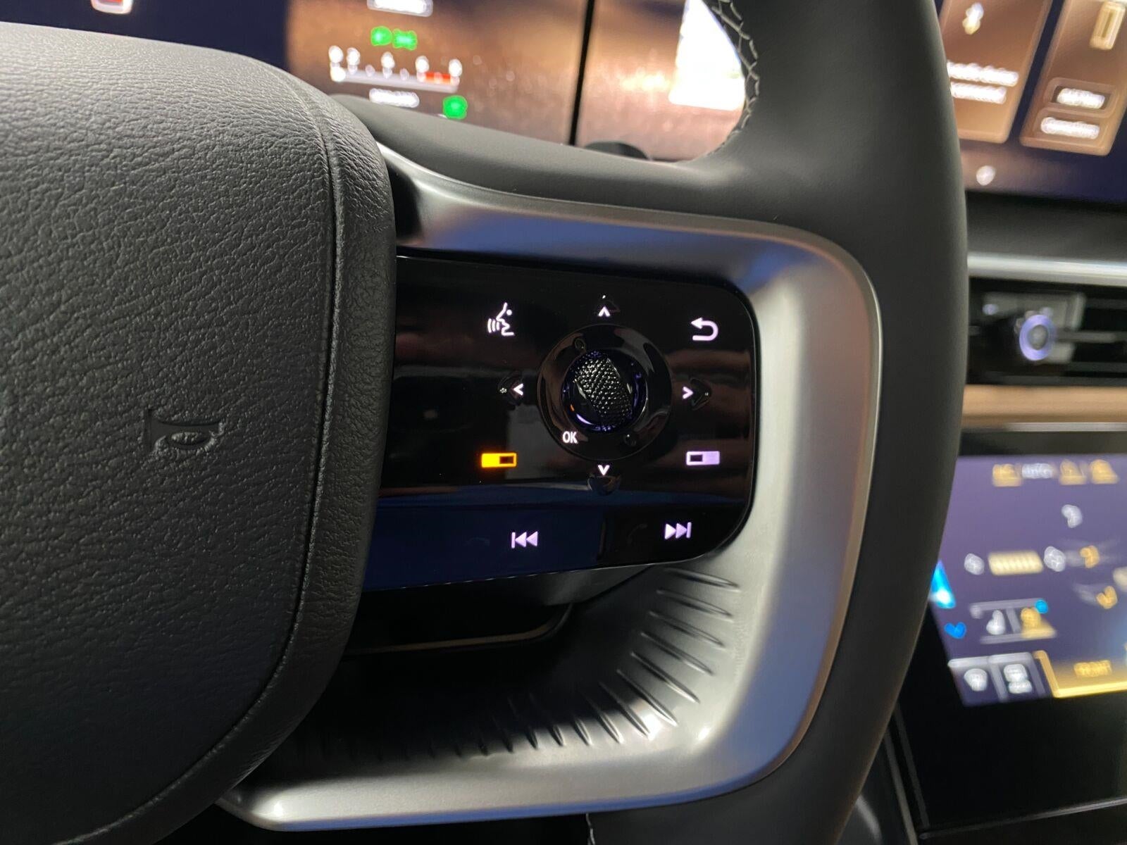 2027 INFINITI QX80 LUXE AWD