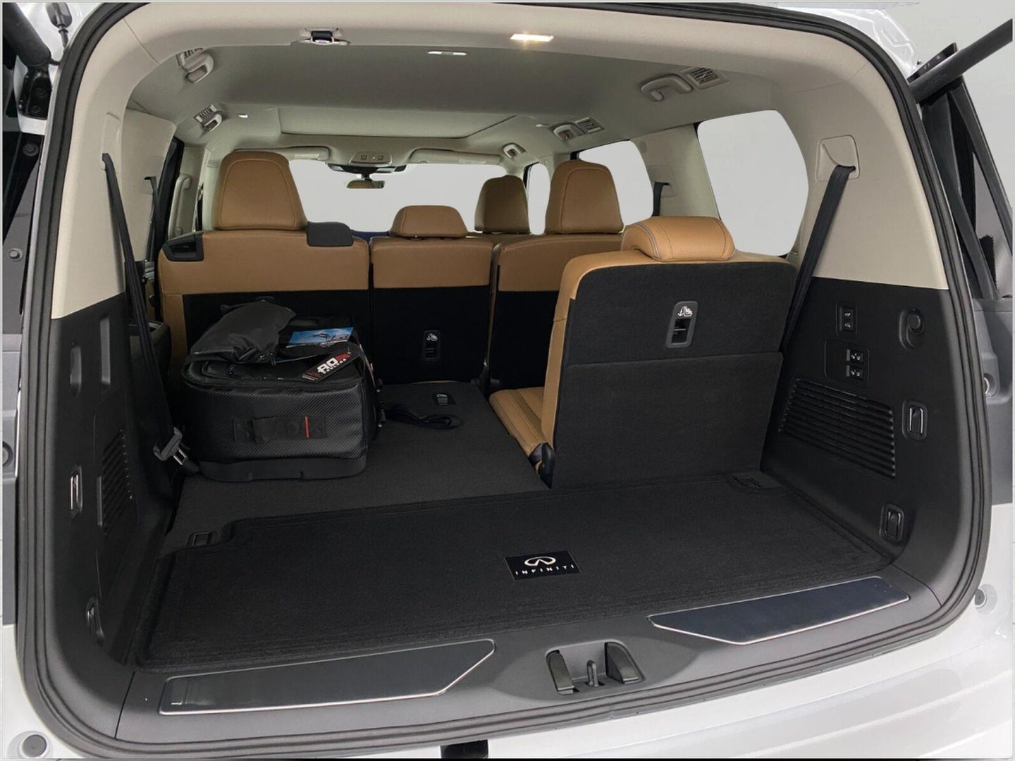 2027 INFINITI QX80 LUXE AWD
