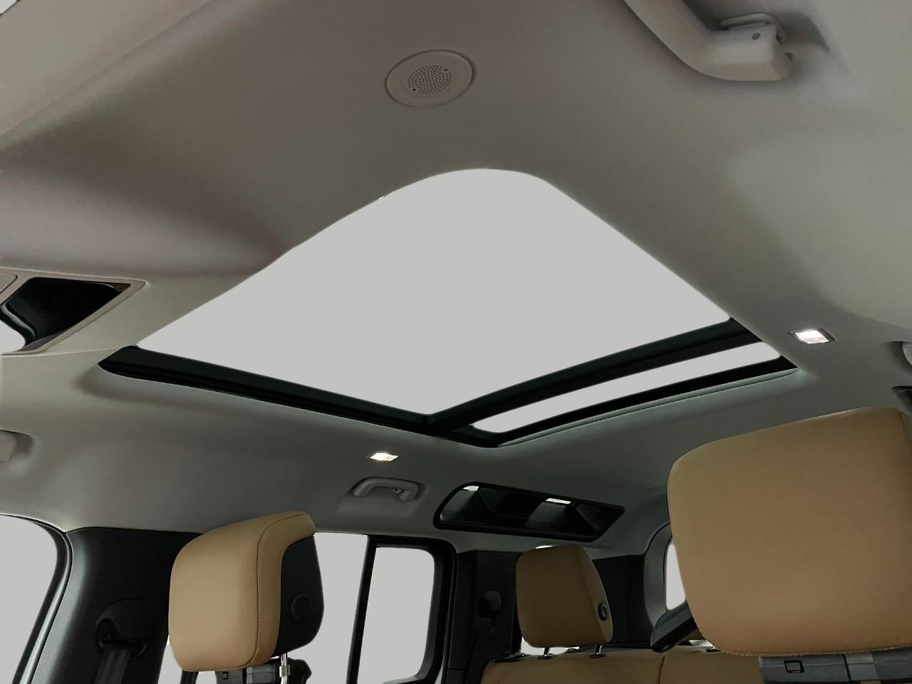 2026 Land Rover Defender 110 P400 X-Dynamic SE