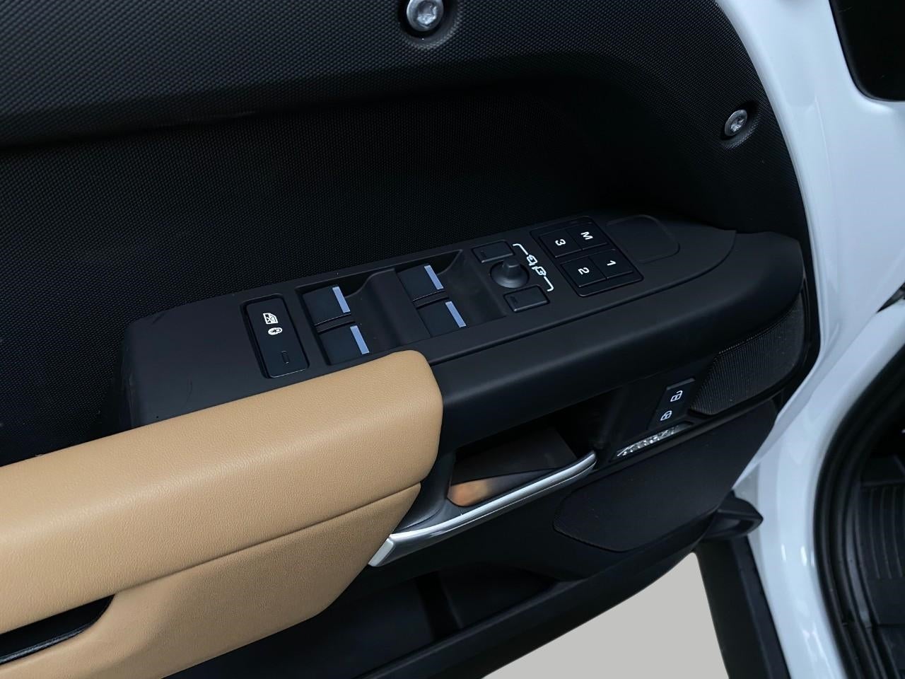 2026 Land Rover Defender 110 P400 X-Dynamic SE