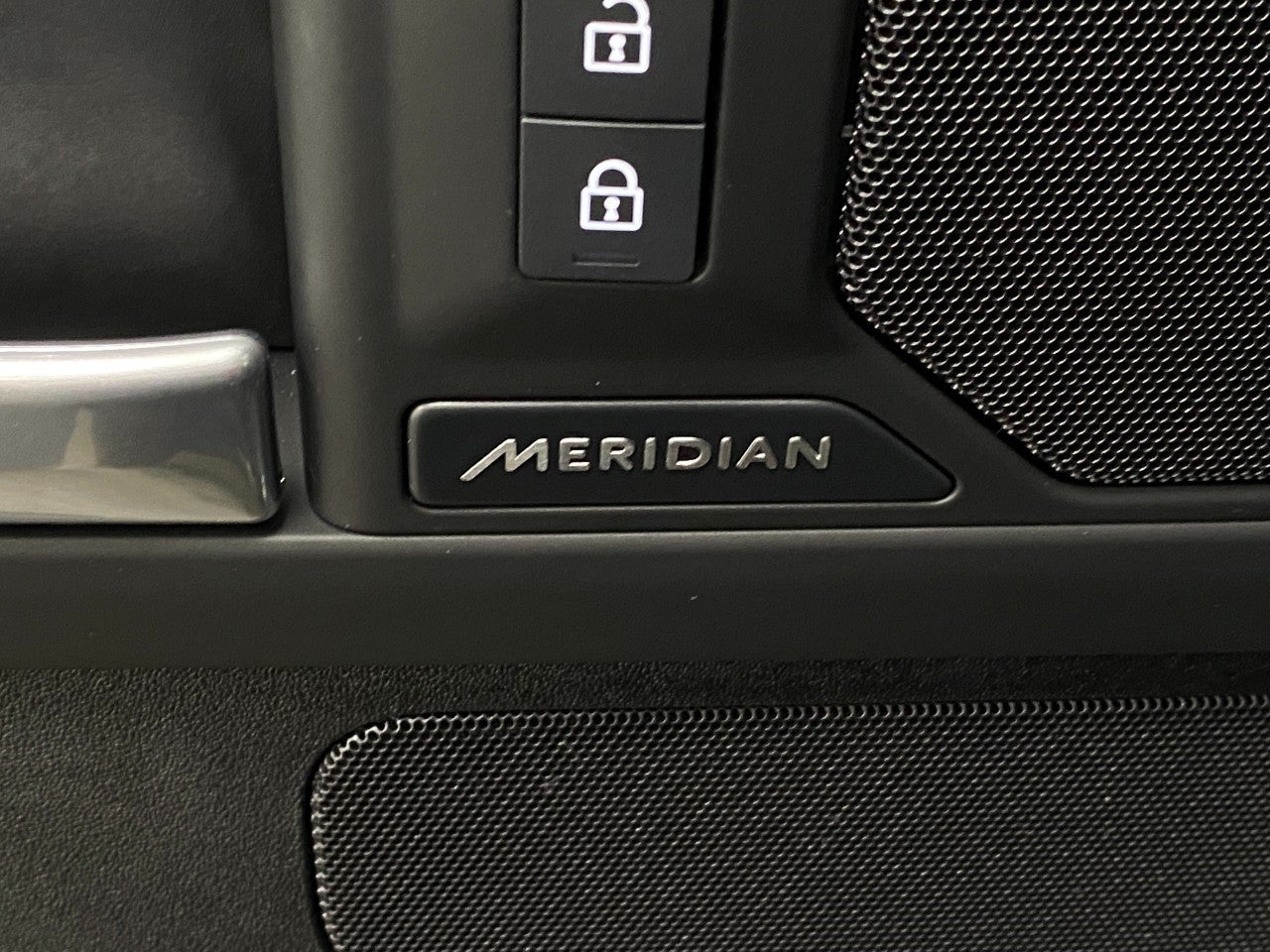 2025 Land Rover Defender 110 P300 S