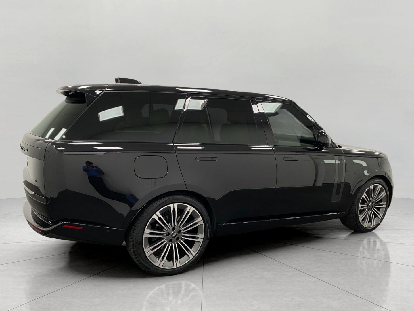 2025 Land Rover Range Rover P400 SE SWB