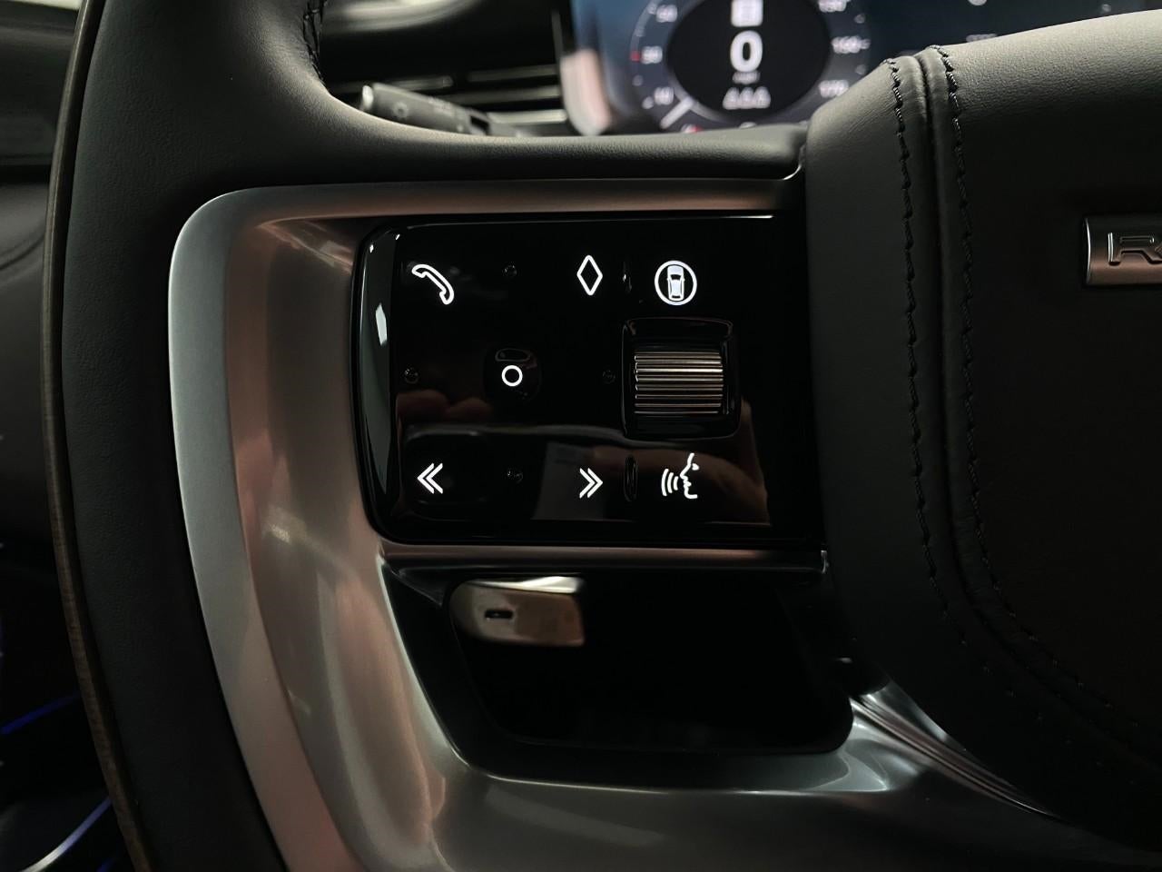 2025 Land Rover Range Rover P400 SE SWB