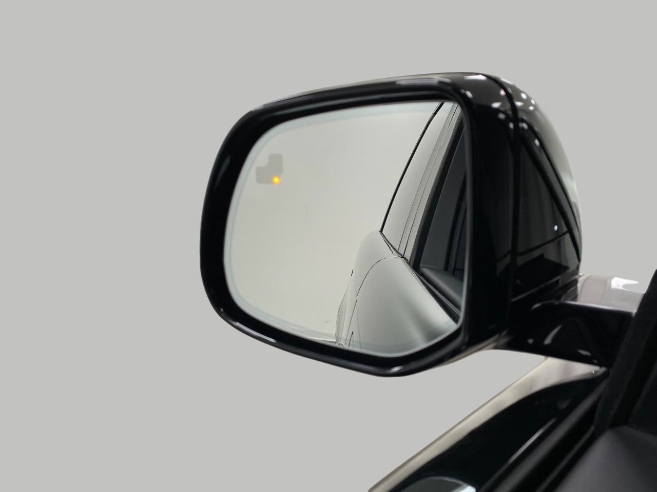 2025 Land Rover Range Rover P400 SE SWB