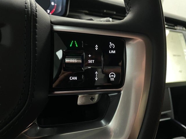 2025 Land Rover Range Rover P400 SE SWB