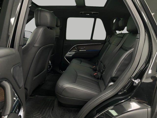 2025 Land Rover Range Rover P400 SE SWB