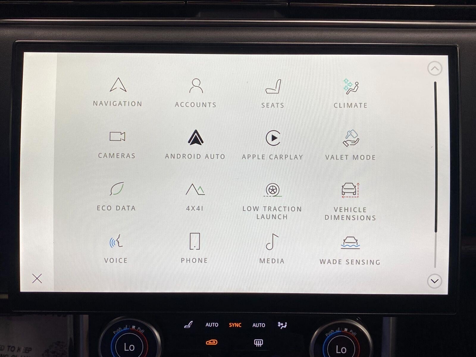 2022 Land Rover Range Rover P400 SE LWB 7 Seat