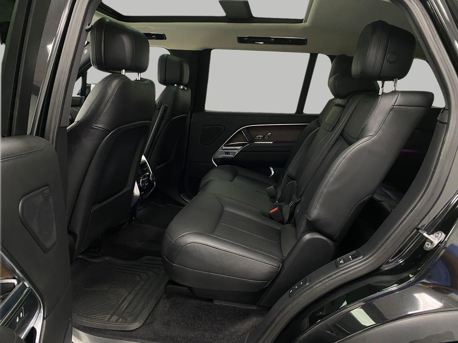 2022 Land Rover Range Rover P400 SE LWB 7 Seat