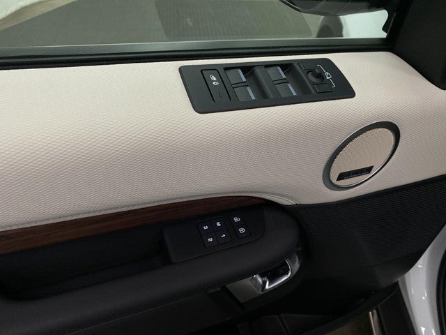 2024 Land Rover Discovery P300 Dynamic SE