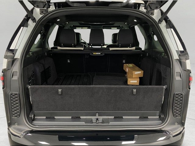 2024 Land Rover Discovery P300 Dynamic SE
