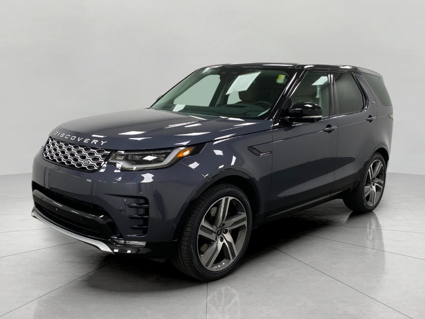 2025 Land Rover Discovery P360 Metropolitan Edition's photo