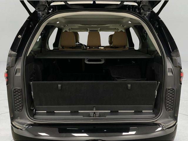 2025 Land Rover Discovery P360 Metropolitan Edition