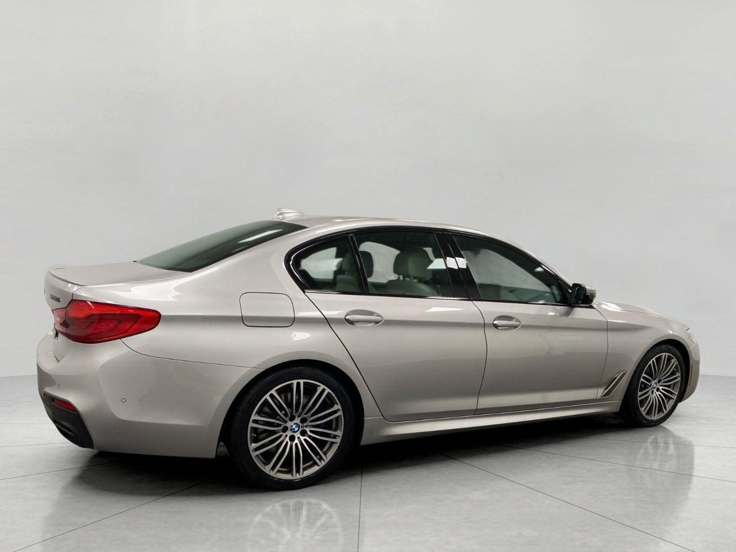 2019 BMW 5 Series M550i xDrive Sedan