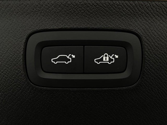 2026 Volvo XC90 B6 AWD Ultra Dark Theme 7-Seater