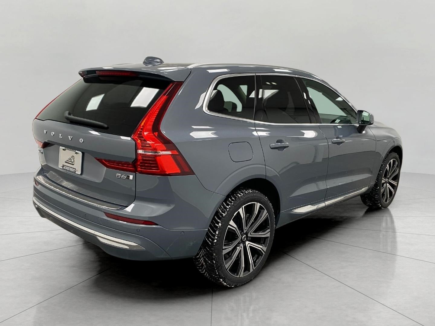 2023 Volvo XC60 B6 AWD Ultimate Bright Theme