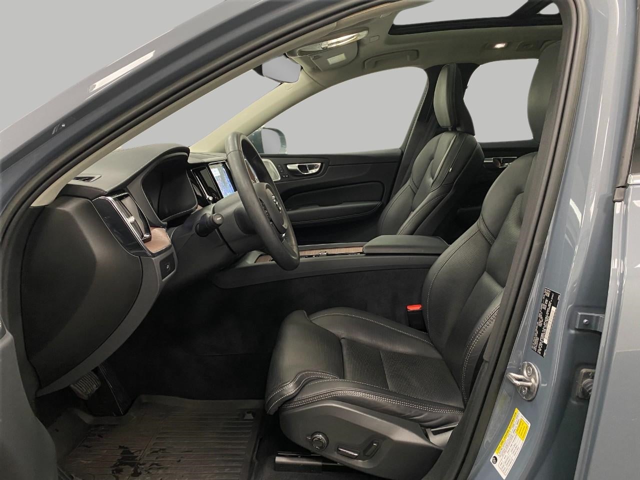 2023 Volvo XC60 B6 AWD Ultimate Bright Theme