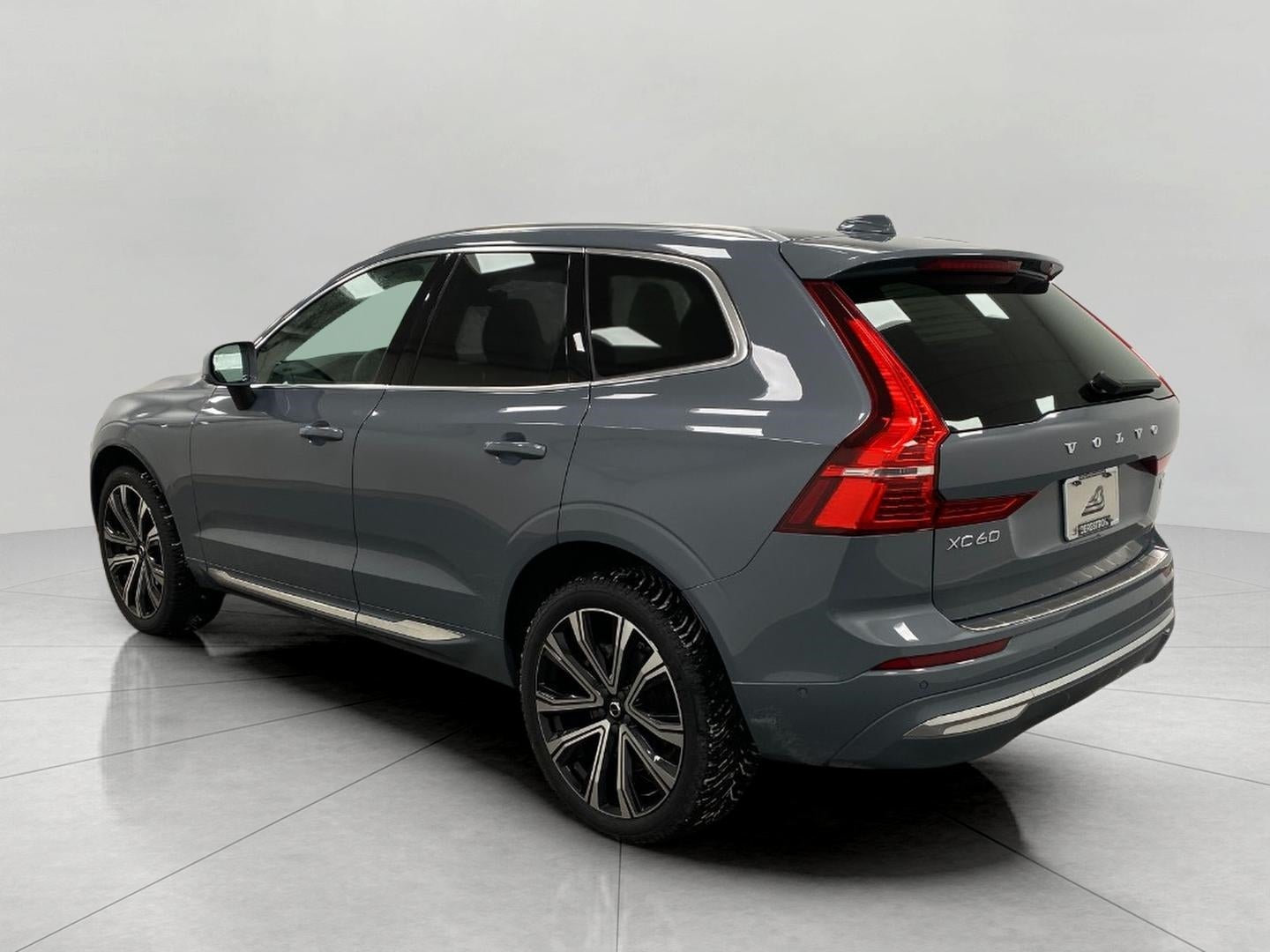 2023 Volvo XC60 B6 AWD Ultimate Bright Theme