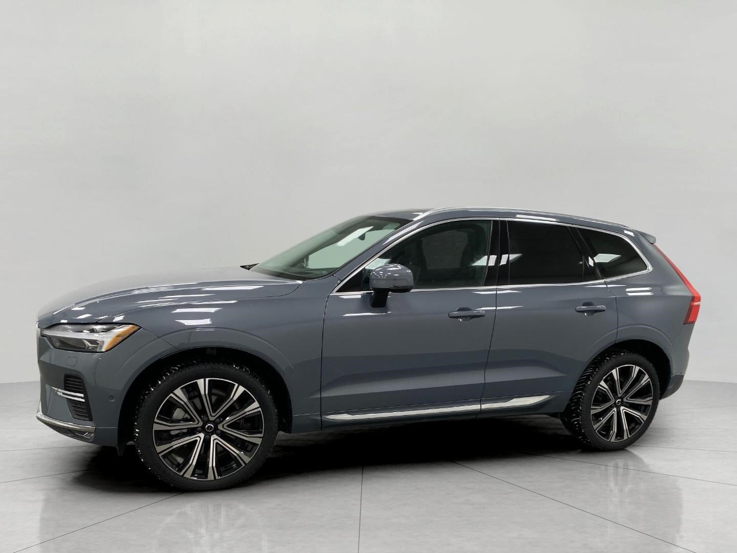 2023 Volvo XC60 B6 AWD Ultimate Bright Theme