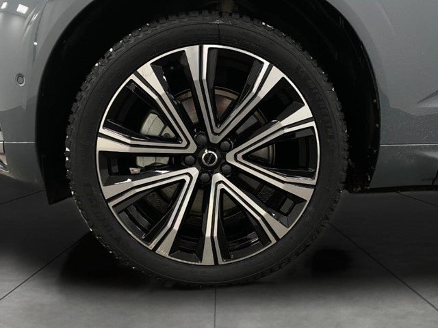 2023 Volvo XC60 B6 AWD Ultimate Bright Theme
