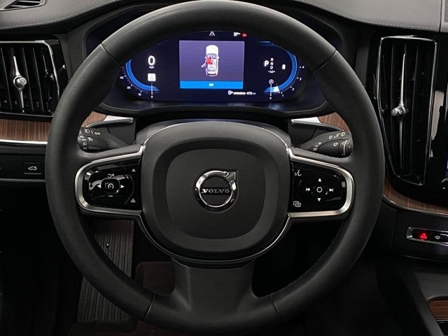 2023 Volvo XC60 B6 AWD Ultimate Bright Theme