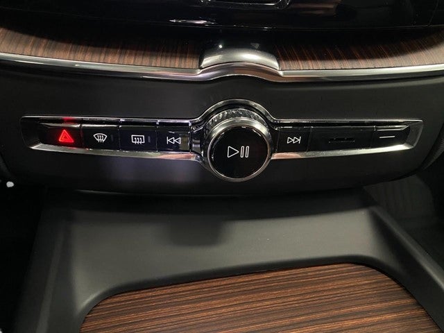 2023 Volvo XC60 B6 AWD Ultimate Bright Theme