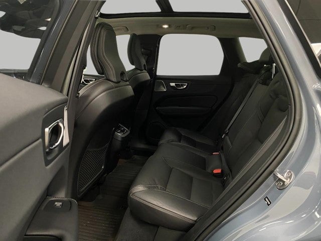 2023 Volvo XC60 B6 AWD Ultimate Bright Theme