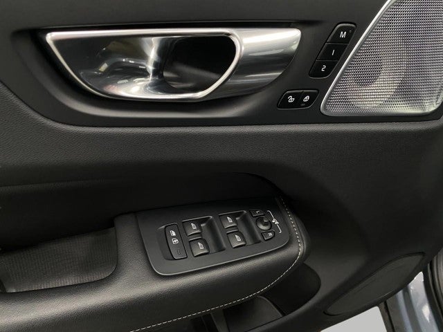 2023 Volvo XC60 B6 AWD Ultimate Bright Theme