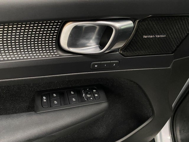 2020 Volvo XC40 T5 AWD R-Design