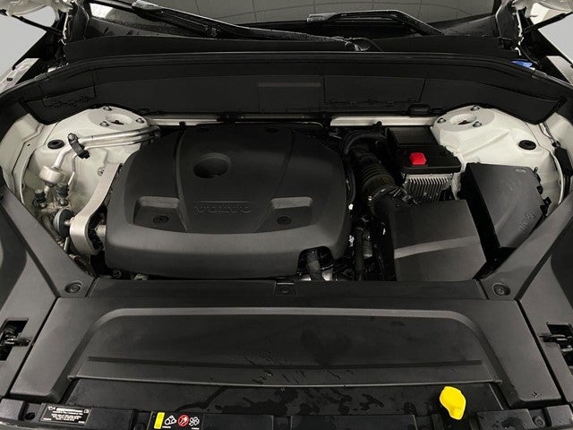 2021 Volvo XC90 T6 AWD Momentum 7P
