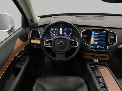 2021 Volvo XC90 T6 AWD Momentum 7P