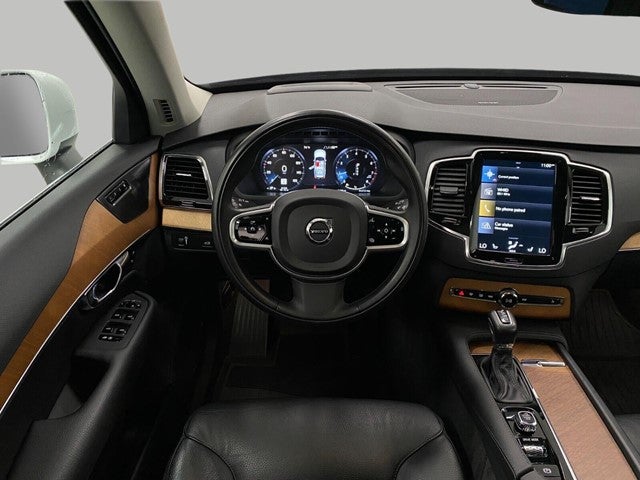 2021 Volvo XC90 T6 AWD Momentum 7P