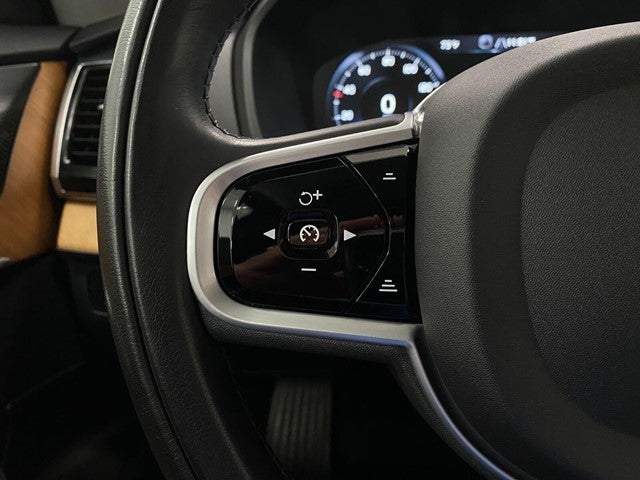 2021 Volvo XC90 T6 AWD Momentum 7P