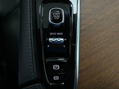 2021 Volvo XC90 T6 AWD Momentum 7P