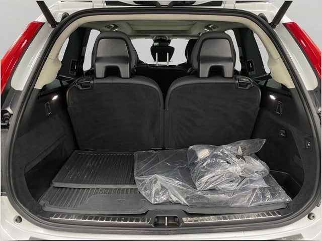 2021 Volvo XC90 T6 AWD Momentum 7P