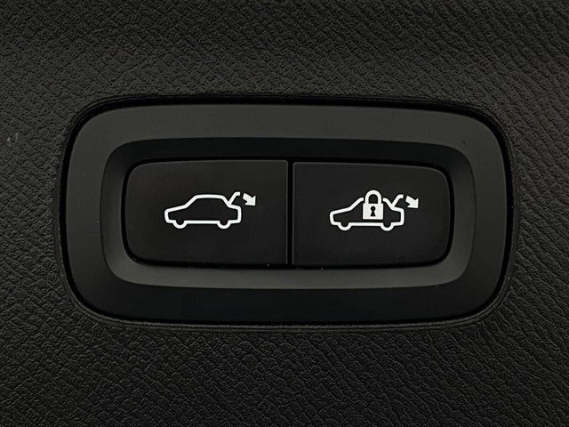 2021 Volvo XC90 T6 AWD Momentum 7P
