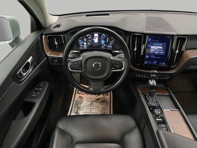 2021 Volvo XC60 T6 AWD Momentum