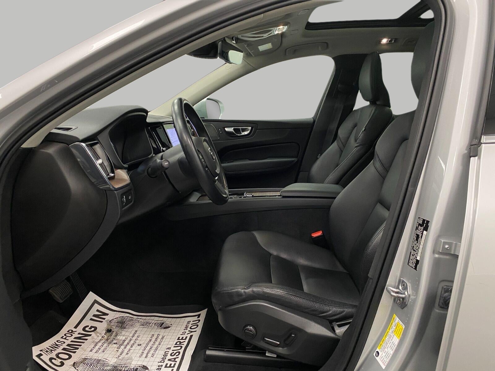 2021 Volvo XC60 T6 AWD Momentum