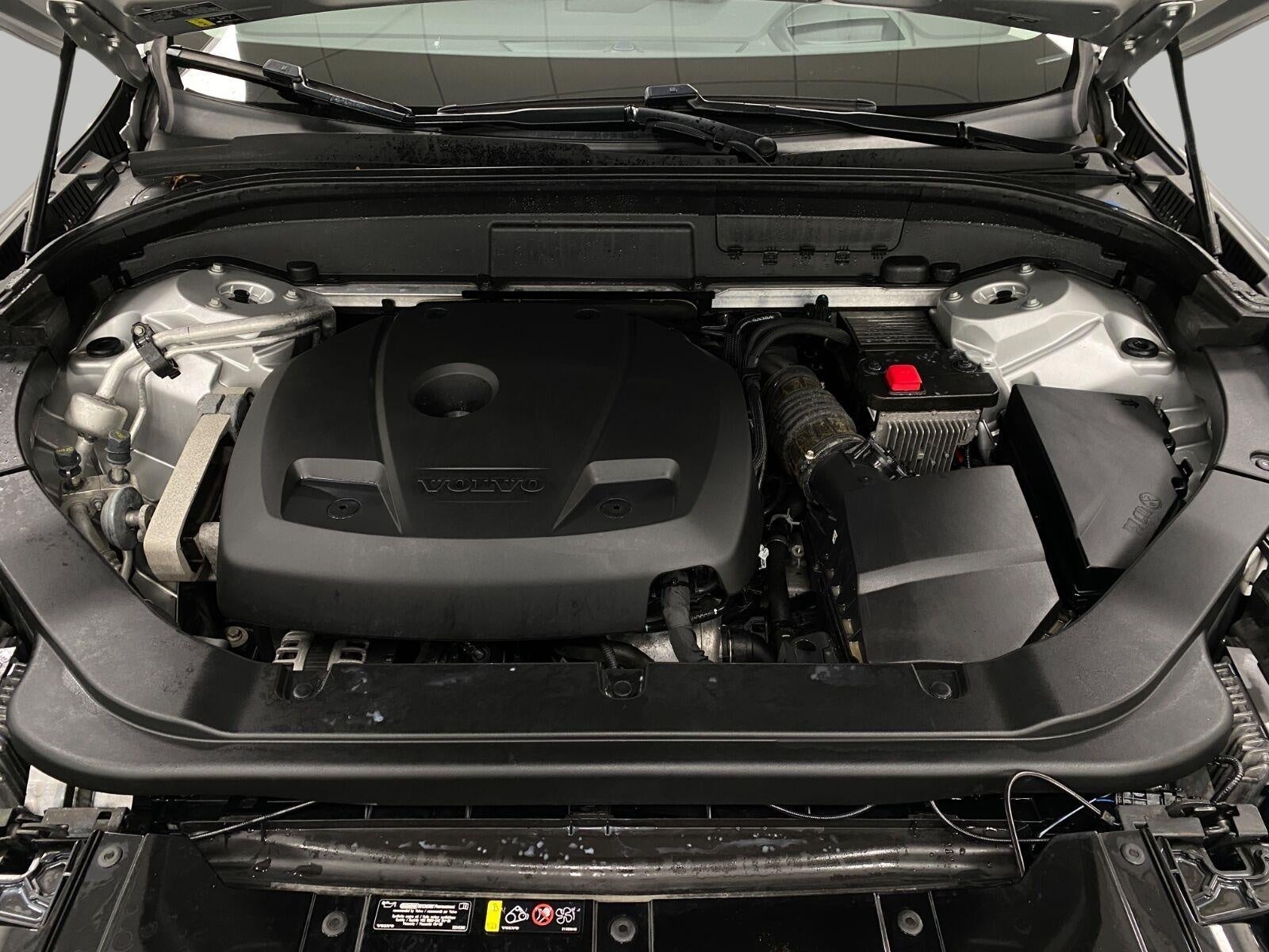 2021 Volvo XC60 T6 AWD Momentum