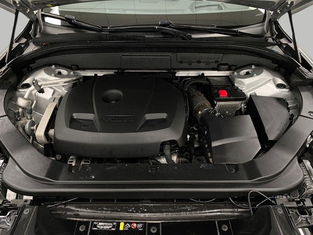2021 Volvo XC60 T6 AWD Momentum