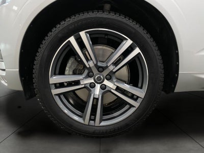 2021 Volvo XC60 T6 AWD Momentum