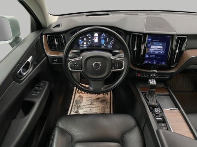 2021 Volvo XC60 T6 AWD Momentum